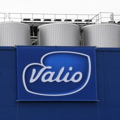 Bild föreställande Valios mellanmålsfabrik i Riihimäki. Bilden är från augusti 2017 då fabriken invigdes.