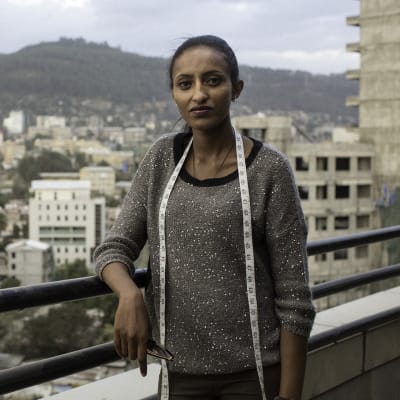 Bethelihem Tedla parvekkeella Addis Abebassa.