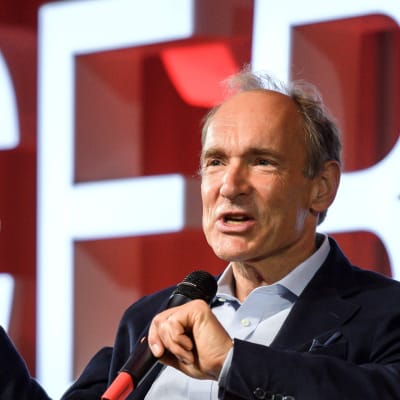 Tim Berners-Lee www:n 30-vuotisjuhlallisuuksissa CERN:ssa 12. maaliskuuta.
