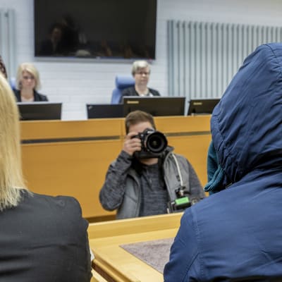Oulun laaja seksuaalirikostapaus alkaa nyt purkautua juttu kerrallaan oikeudessa.