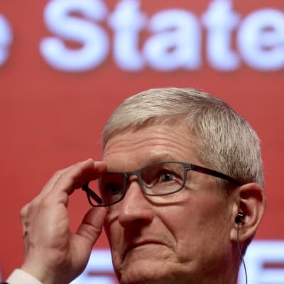 Applen toimitusjohtaja Tim Cook talouskokouksessa Kiinassa maaliskuussa. Cook on sanonut, ettei Apple halua ihmisten käyttävän kaikkea aikaansa puhelimien parissa.