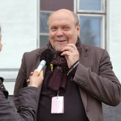 Hannu-Pekka Björkman Mia Sivulan haastattelussa Sodankylän elokuvajuhlilla 2019.