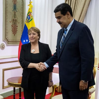 YK:n ihmisoikeuskomissaari Michelle Bachelet tapasi Venezuelan presidentin Nicolas Maduron 21. kesäkuuta Caracasissa. 