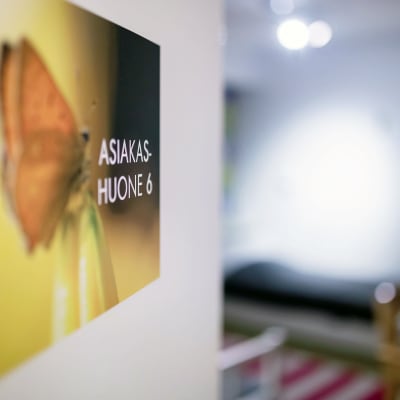 Turvakodin asiakashuone.