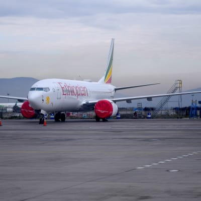 Ethiopean Airlines -yhtiön Boeing 737 Max 8 -kone Addis Abeban lentokentällä 4. 4. 2019.