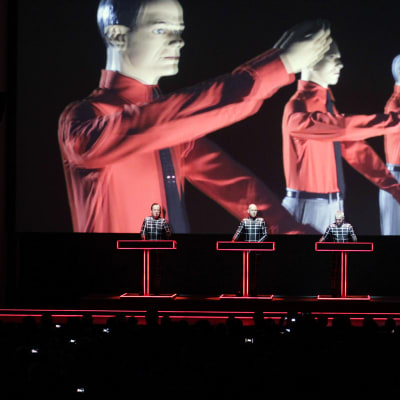 Kraftwerk  esiintyy Düsseldorfissa.