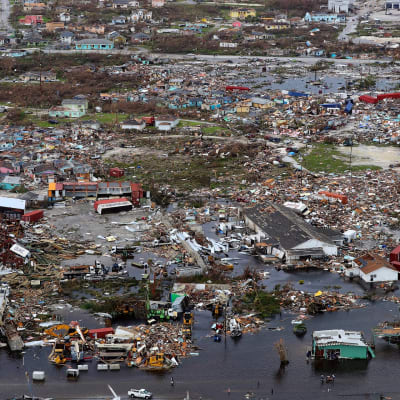 Hurrikaanin aiheuttamia laajoja tuhoja Bahamalla.