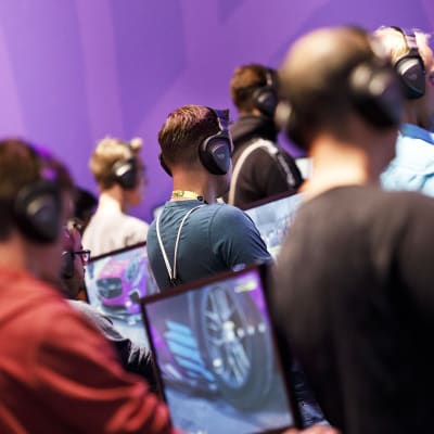 Pelaajia Gamescon-pelimessuilla Kölnissä.