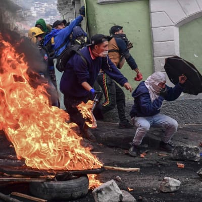 Väkivaltaisuudet Ecuadorin pääkaupungissa Quitossa jatkuivat toista päivää keskiviikkona.