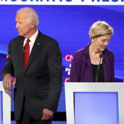Joe Biden ja Elizabeth Warren 