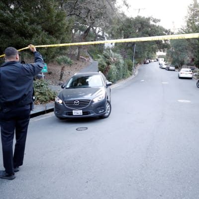Orindassa, Kaliforniassa poliisi valvoi rikospaikkaa, jossa viisi kuoli halloween-juhlan ammuskelussa torstaina.