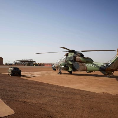 Helikopteri Ranskan armeijan tukikohdassa Gaossa, Malissa.