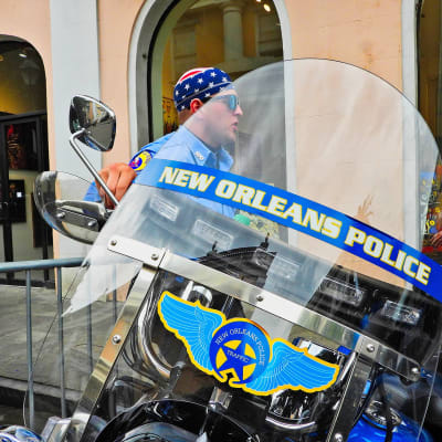 New Orleansin poliisin moottoripyörä kadulla New Orleansin ranskalaiskorttelissa.