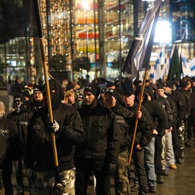 Soldiers of Odin -järjestön kulkue Kansalaistorilla Helsingissä itsenäisyyspäivänä 6. joulukuuta.