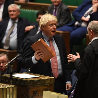 Boris Johnson parlamentin avajaisissa 17. joulukuuta.