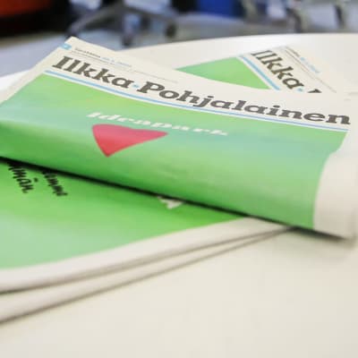 Ilkka-Pohjalainen lehti pöydällä.