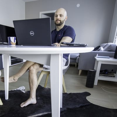 Joonas Könttä etätöissä