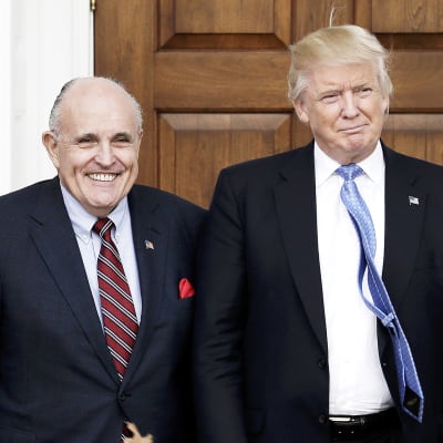 New Yorkin entinen pormestari Rudy Giuliani ja Donald Trumpvuonna 2016.