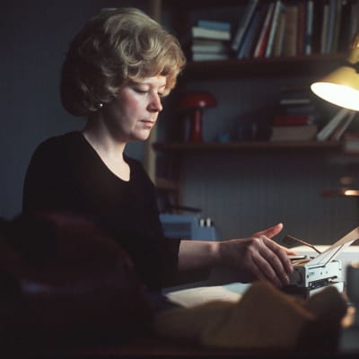 Marja-Leena Mikkola kotonaan.1970