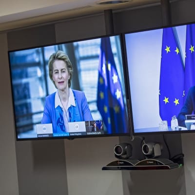 Ursula von Leyen ja Charles Michel tv-ruuduilla