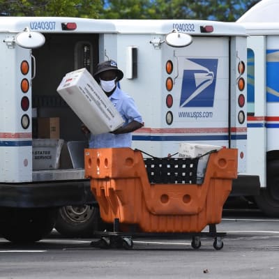 US Postal Service befarar problem med poströstningen. 
