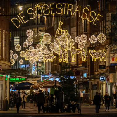 Sögestrassen ostoskatu jouluvaloissa Bremenissä.