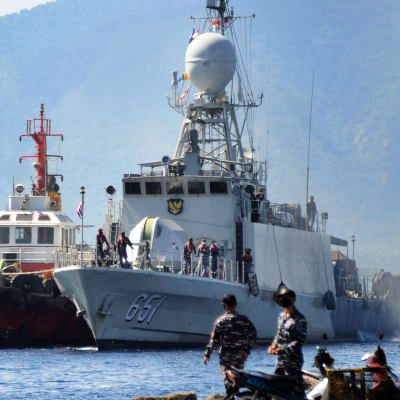 Etsintöihin osallistuvia Indonesian laivaston aluksia.