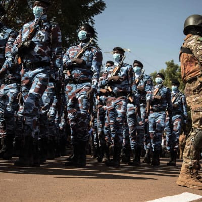 Malilaisia sotilaita paraatissa Katissa armeijan vuosipäivänä tammikuussa.