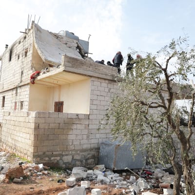Isisin johtaja Abu Ibrahim al-Hashimi al-Qurashin talo Atmassa Idlibin maakunnassa Yhdysvaltain iskun ja räjähdyksen jäljiltä.