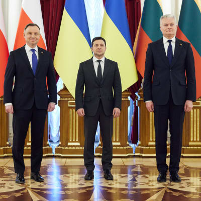 Puolan, Ukrainan ja Liettuan presidentit Kiovassa.