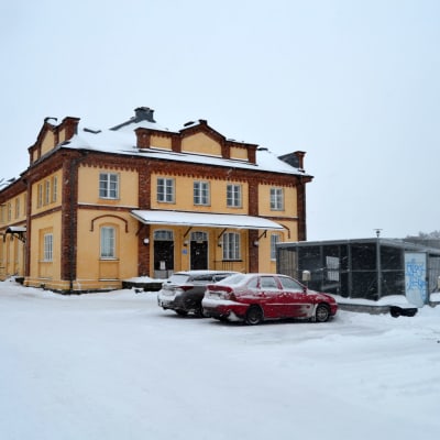Vinterbild av gamla tullhuset i Vasa som sedan många år tillbaka fungerar som kommunalt museum för modern konst.