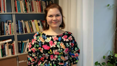 Medieforskare Kaisu Hynnä poserar.