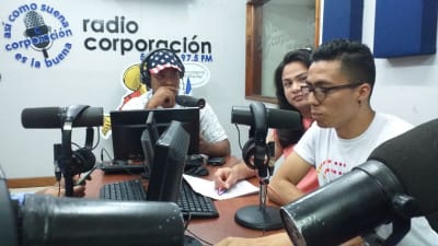Noé Delgado ger en intervju till en oberoende radiokanal i Nicaragua.