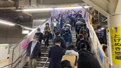 Inte den vanliga trängseln i Tokyos tunnelbana dessa dagar. 