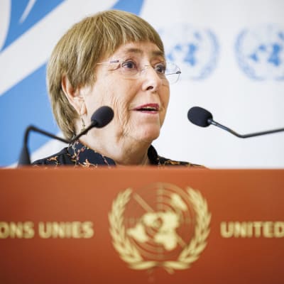  YK:n ihmisoikeusvaltuutettu Michelle Bachelet puhuu lehdistötilaisuudessa YK:n Euroopan päämajassa Genevessä.