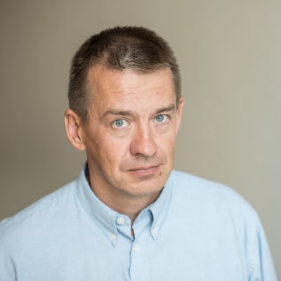 Ylen ulkomaantoimittaja Mika Mäkeläinen