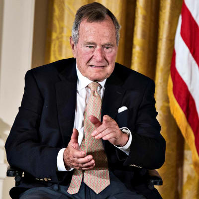 George H. W. Bush kuvattuna vuonna 2013.