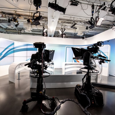 Ylen television uutisstudio 26.12.2018. TV-uutiset, Studion sisustus lavasteet viimeisenä iltana ennen väistötiloihin siirtymistä.