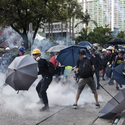 Mielenosoittajia Hongkongin kaduilla 5. elokuuta.