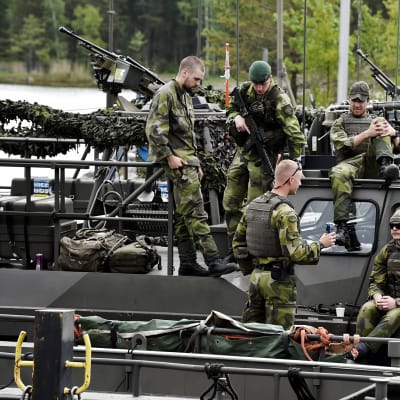 Ruotsalaiset rannikkojääkärit tauolla merivoimien Silja-meritaisteluharjoituksessa Hangon Syndalenin edustalla 3. kesäkuuta 2019.