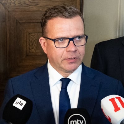 Petteri Orpo kertoo eduskuntaryhmänsä päätöksestä Wille Rydmanin suhteen.