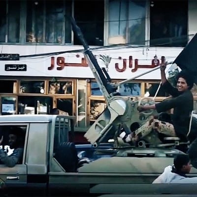 Kuvakaappaus ICIJ:n videosta, ISIS-joukkoja Irakissa.