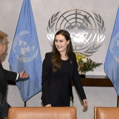 Sanna Marin ja Antonio Guterres tapaavat naistenpäivän tapahtumassa YK:ssa.