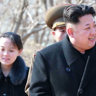 Kim Jong Un upphöjde i fjol sin syster till det styrande Arbetarpartiets politbyrå. Hon tros arbeta bland annat med PR-frågor inom partiet