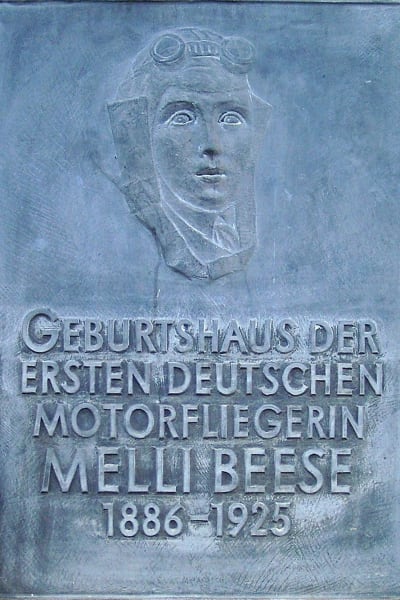 Commemorative plaque at the birthplace of Melli Beese in Dresden-Laubegast. The inscription reads "Birthplace of the first German female airplane pilot."