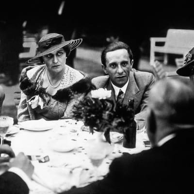 Miten juutalaisen isäpuolen tyttärestä Magda Goebbelsista tuli natsivaikuttaja?