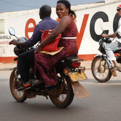 Mopiolijoita ugandalaisella kadulla.