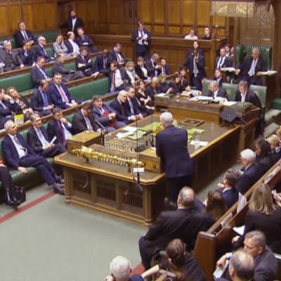 Labourledaren Jeremy Corbyn talar i det brittiska parlamentet den 14 mars 2019.