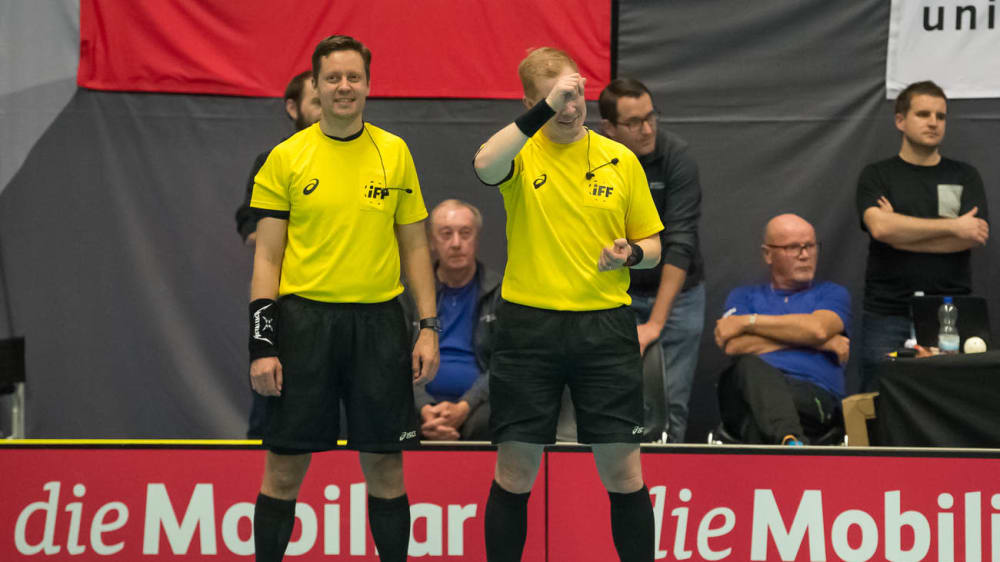 Innebandyn bryter ny mark när schweiziskt, kvinnligt domarpar dömer herr-VM  i Prag: 