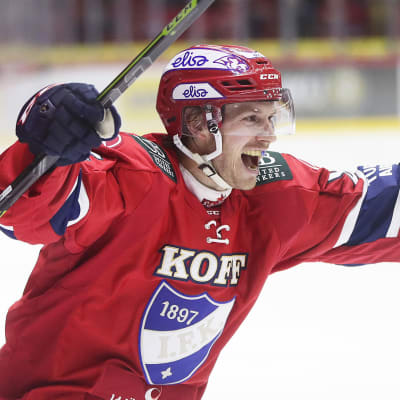 Erik Thorell firar mål.